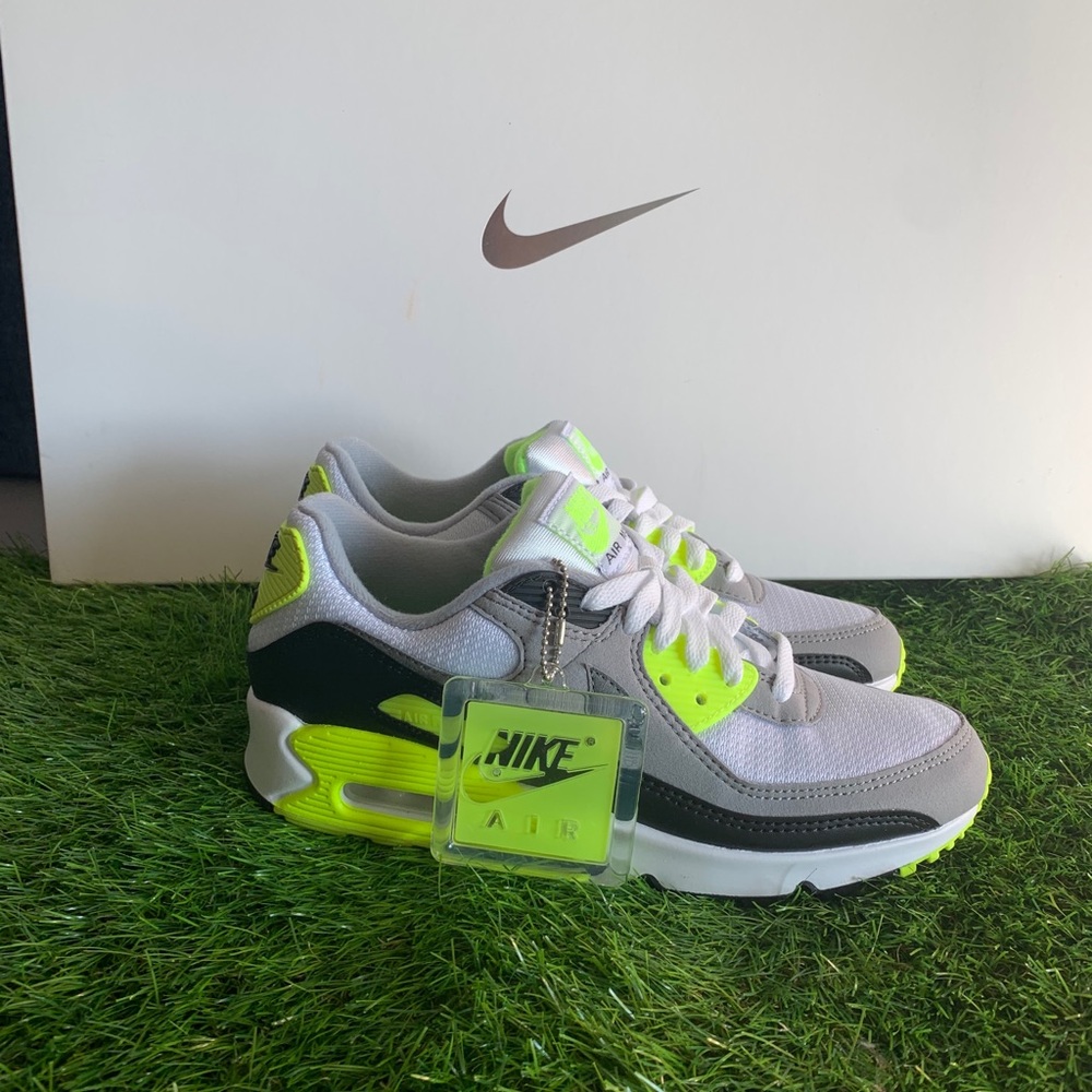 Women’s Nike air max 90 brand new ✨🤍